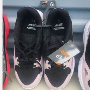 Athletic . Fashion or Casual Shoes . Size: 6 1/2 . w/ Memory Foam